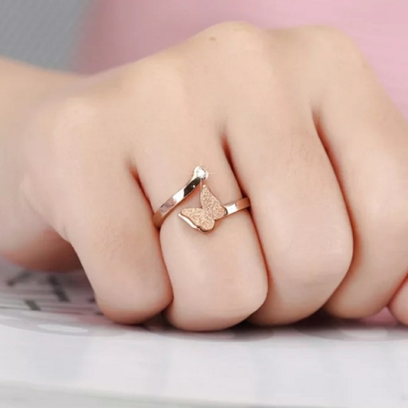 Rose gold butterfly ring. - Picture 3 of 7